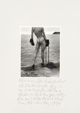 Helmut Newton, Bernice, Monaco 1994 © Helmut Newton Foundation, Courtesy: Nicola Erni Collection. Annotation: “Berenice, Étoile du Ballet de Monte-Carlo, leg in an iron cage (built by a doctor in Berlin specially for me) at the Beach Club, Monte-Carlo, 1994”